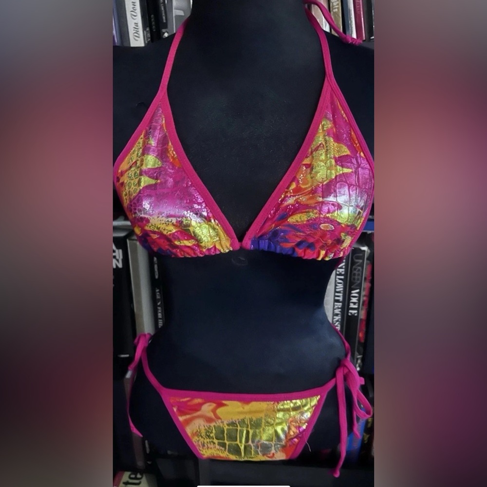Vibrant Pink and Gold Bikini Set brand new…